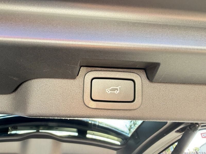 Used 2020 Land Rover Discovery Landmark AWD/4WD image 36