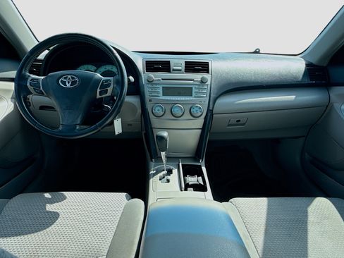 Used 2009 Toyota Camry SE FWD image 3