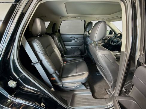 Used 2023 Nissan Pathfinder SL w/ SL Premium Package FWD image 24