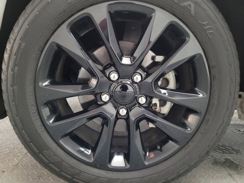 Used 2018 Jeep Grand Cherokee Altitude image 31