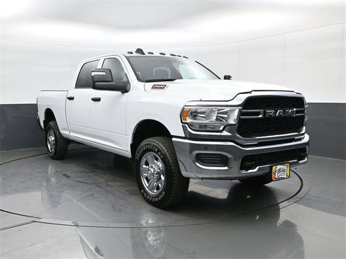 Used 2024 RAM 2500 Tradesman w/ Chrome Appearance Group image 3