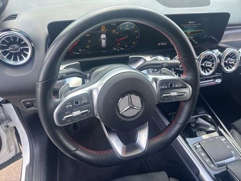 Used 2022 Mercedes-Benz GLB 250 4MATIC image 14