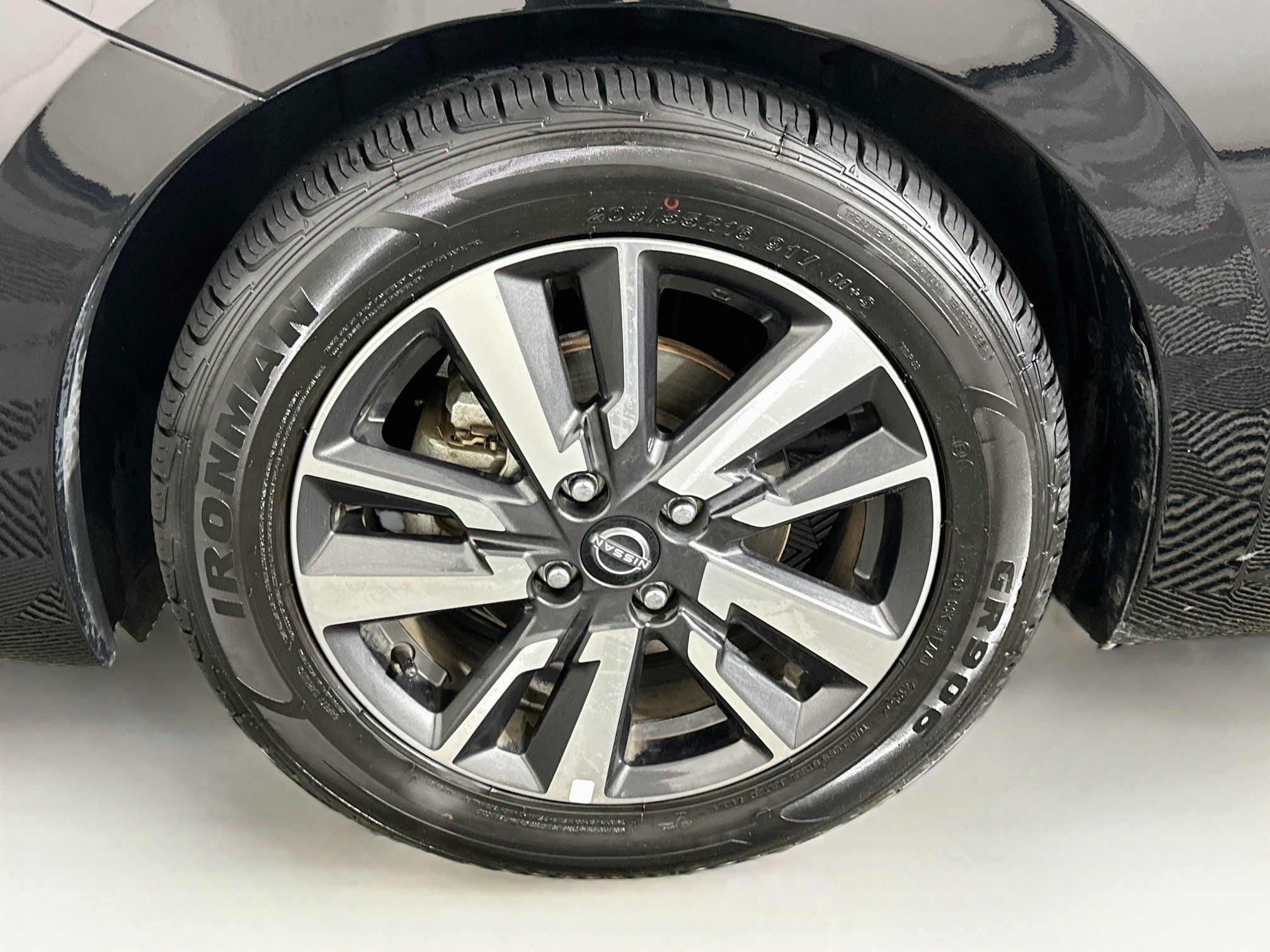 Used 2025 Nissan Versa SV FWD image 11