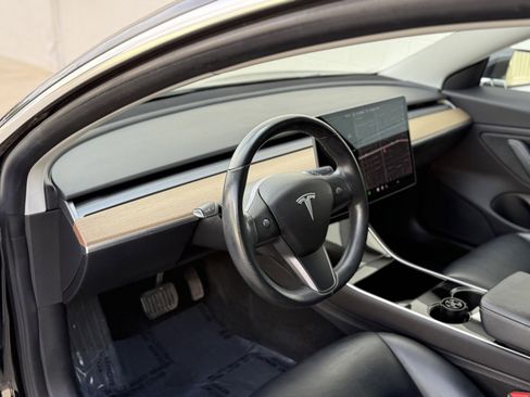 Used 2019 Tesla Model 3 Mid Range image 16