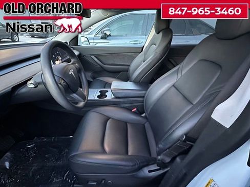 Used 2022 Tesla Model Y Long Range image 8