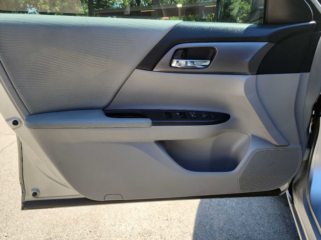 Used 2015 Honda Accord LX image 11