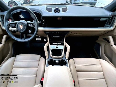 Used 2024 Porsche Cayenne Turbo image 14