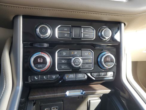 Used 2021 GMC Yukon XL Denali image 26