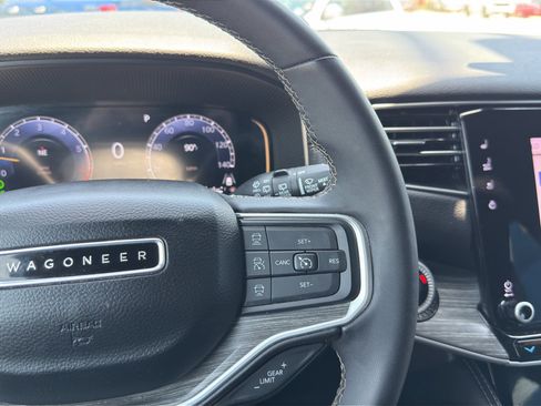 Used 2024 Jeep Wagoneer L Series II w/ Flexible Seating Group RWD image 31