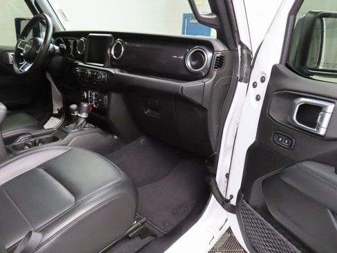 Used 2023 Jeep Wrangler Unlimited Sahara image 28