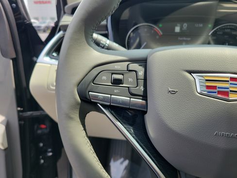 Used 2025 Cadillac XT6 Premium Luxury w/ LPO, Floor Liner Package AWD/4WD image 22