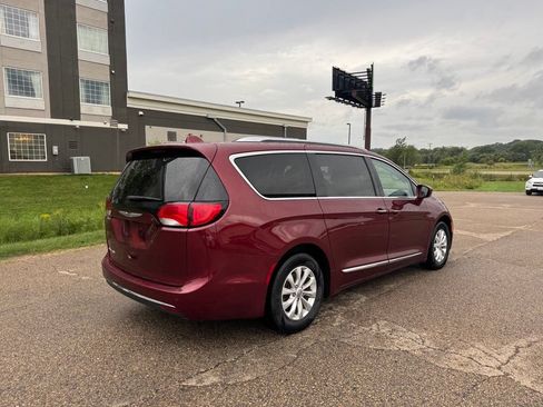 Used 2018 Chrysler Pacifica Touring-L Plus w/ Advanced Safetytec Group FWD image 14