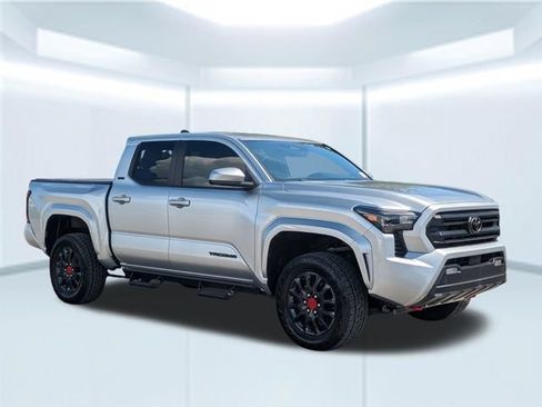 Used 2024 Toyota Tacoma SR5 AWD/4WD image 8