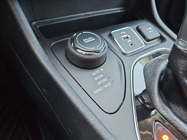 Used 2019 Jeep Cherokee Limited w/ Luxury Group AWD/4WD image 23