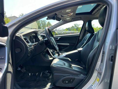 Used 2016 Volvo V60 T5 Premier w/ Convenience Package FWD image 14