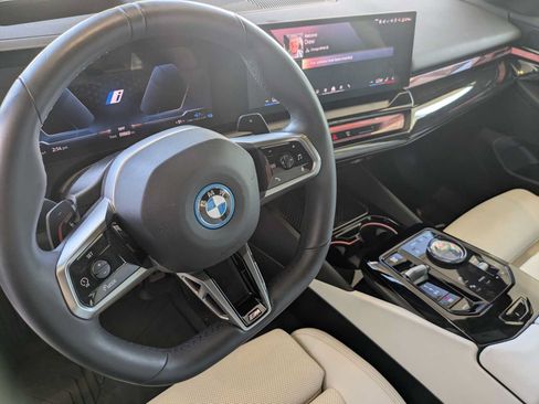 Used 2026 BMW 550e xDrive w/ Premium Package AWD/4WD image 8