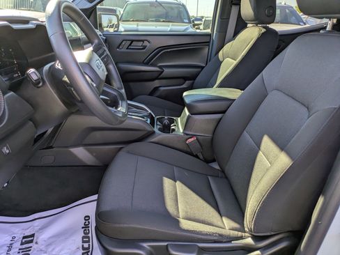 Used 2023 Chevrolet Colorado Trail Boss image 10