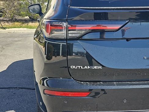 New 2025 Mitsubishi Outlander AWD image 37