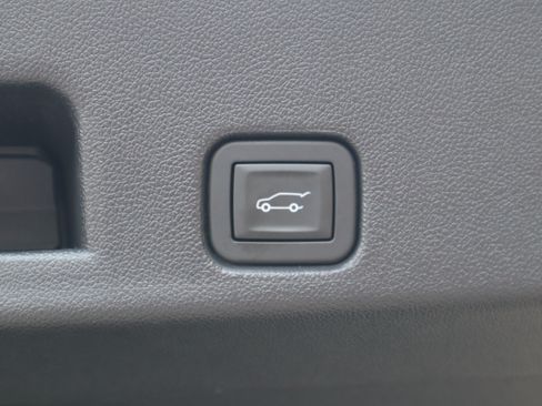 Used 2025 Chevrolet Traverse High Country FWD image 39