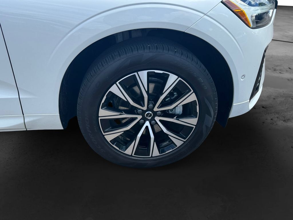 Used 2025 Volvo XC60 B5 Plus AWD/4WD image 11