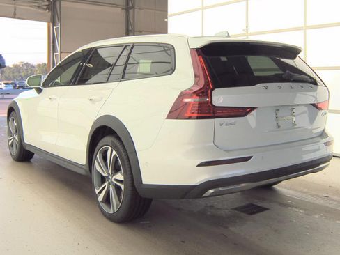 Used 2025 Volvo V60 B5 Cross Country Plus AWD/4WD image 5