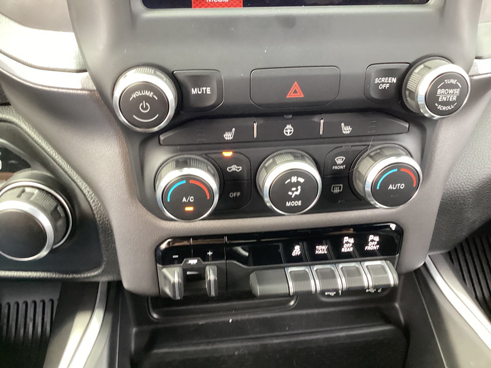 Used 2022 RAM 1500 Big Horn AWD/4WD image 18