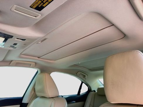 Used 2017 Lexus ES 350 w/ Ultra Luxury Package FWD image 26