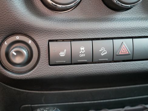 Used 2018 Jeep Wrangler Unlimited Sahara AWD/4WD image 31