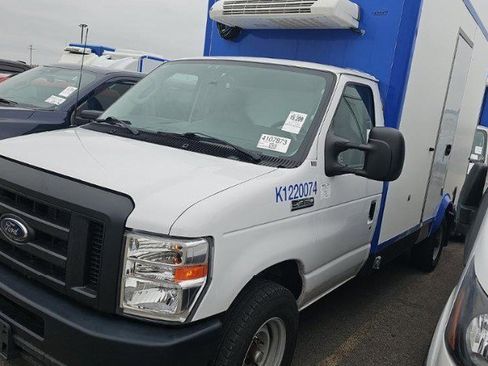 Used 2023 Ford E-350 and Econoline 350 Super Duty w/ Power Windows & Locks Group RWD image 3