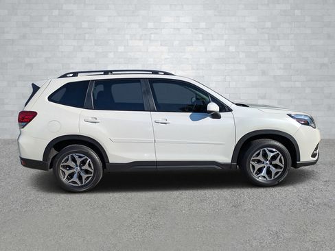 Used 2023 Subaru Forester Premium image 4