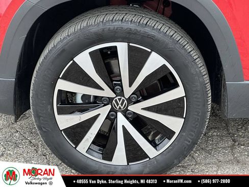 Used 2023 Volkswagen Taos SE w/ Panoramic Sunroof Package AWD/4WD image 9