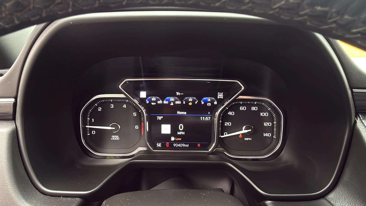 Used 2021 GMC Yukon XL SLT w/ SLT Premium Package AWD/4WD image 8