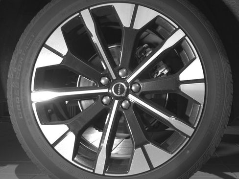 Certified 2026 Volvo XC60 B5 Plus AWD/4WD image 28