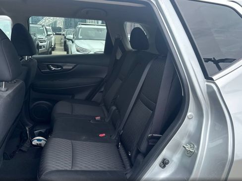 Used 2019 Nissan Rogue SV FWD image 9