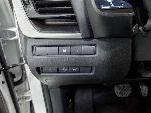 Used 2023 Nissan Rogue Platinum w/ Platinum Premium Package image 20