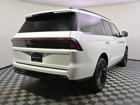 New 2026 Lincoln Navigator Reserve w/ Jet Appearance Package AWD/4WD image 6