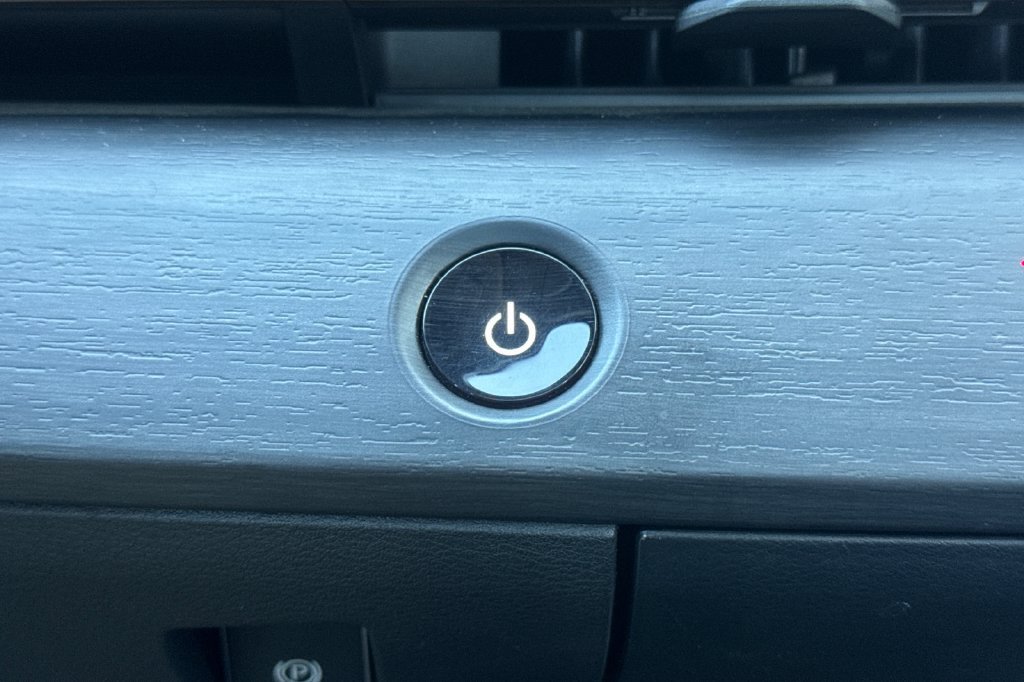 Used 2024 Nissan Ariya AWD image 22