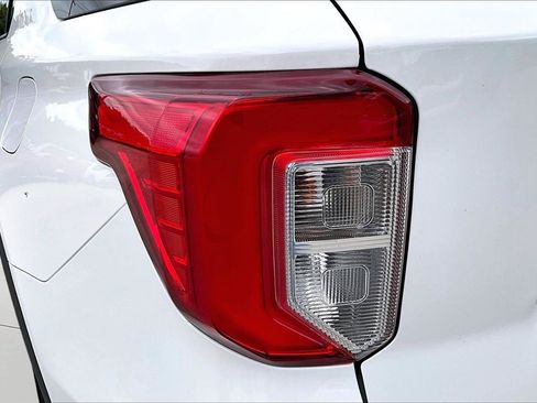 Used 2023 Ford Explorer XLT w/ Equipment Group 202A AWD/4WD image 25