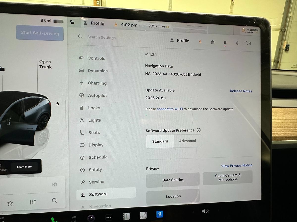 Used 2024 Tesla Model Y Long Range AWD/4WD image 37