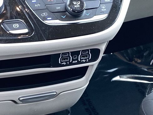 Used 2023 Chrysler Voyager LX FWD image 21
