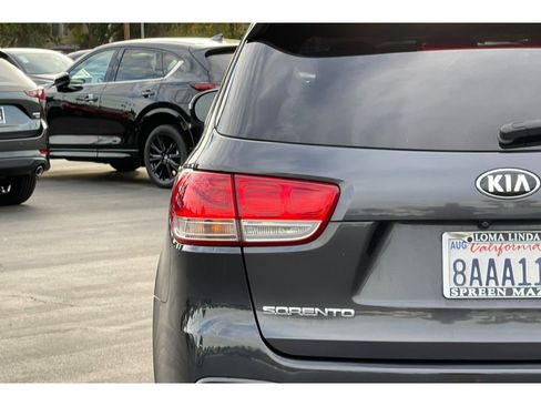 Used 2018 Kia Sorento LX image 45