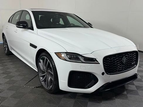 Certified 2024 Jaguar XF R-Dynamic SE image 6
