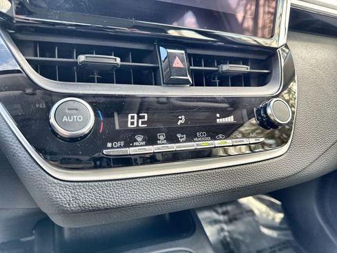 Used 2025 Toyota Corolla LE image 27