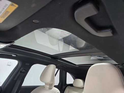 Used 2023 Mercedes-Benz GLC 300 4MATIC image 9