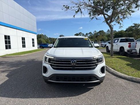 Used 2025 Volkswagen Atlas SE AWD/4WD image 2