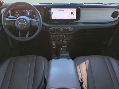 Used 2025 Jeep Wrangler Willys image 15