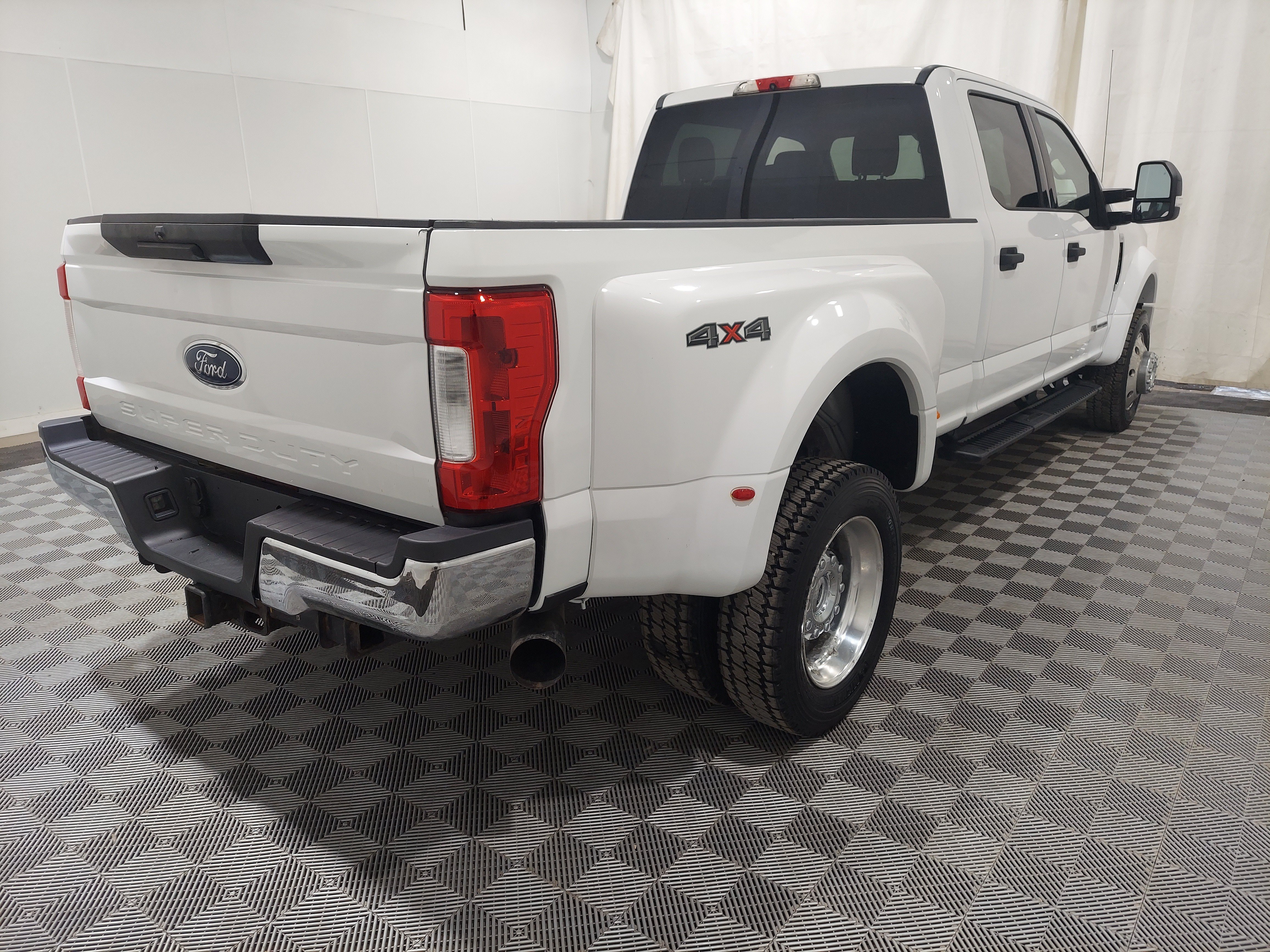 Used 2017 Ford F450 XLT AWD/4WD image 3
