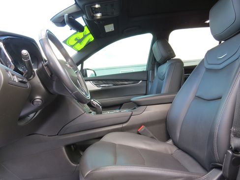 Used 2023 Cadillac XT6 Premium Luxury w/ Technology Package image 18