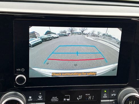 Used 2023 Toyota Highlander L image 21