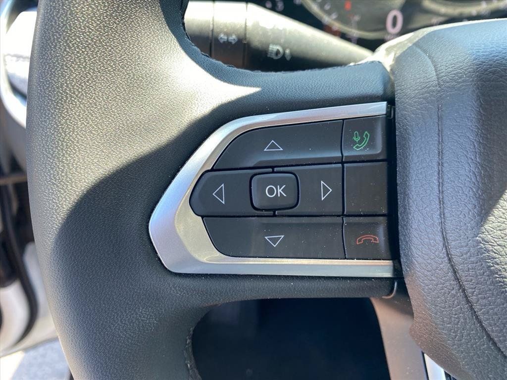 Used 2023 Jeep Compass Latitude AWD/4WD image 18